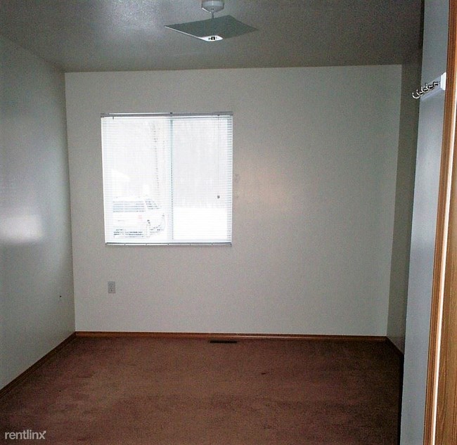 Building Photo - 2 br, 1 bath Apartment - Briarwood Apartments