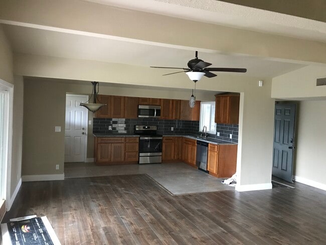 Building Photo - 2717 El Segundo Dr