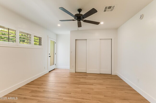 Building Photo - 1028 E Manzanita Dr