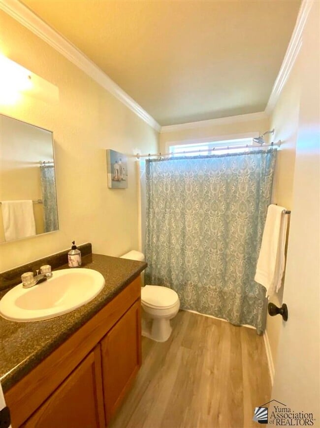 Building Photo - Furnished 3 bed/2bath HOME