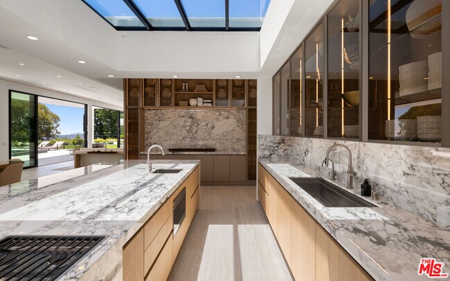 Building Photo - 365 Trousdale Pl