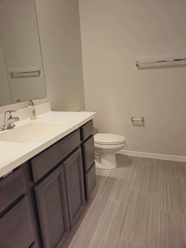 Building Photo - Beautiful 4 Bedroom 3 Bath Home in Gated C...