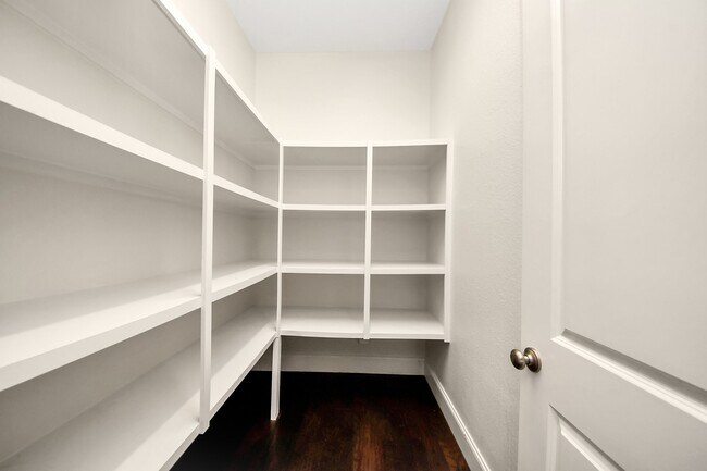 Building Photo - 9814 Carver Dr