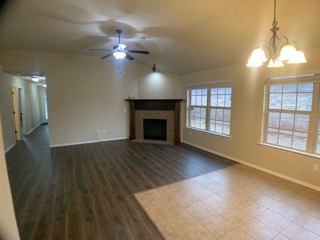 Building Photo - West Edmond - Sonador Addition (3 Bed 2 Bath)