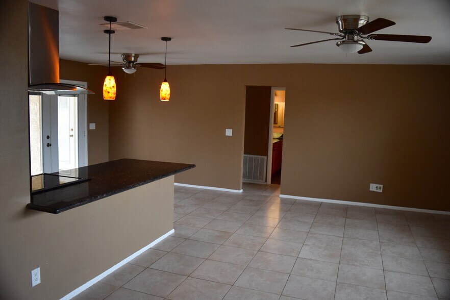 Building Photo - 1119 E Riviera Dr