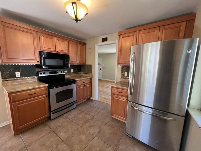 Building Photo - Mid Century Modern Ranch in Virginia Village!