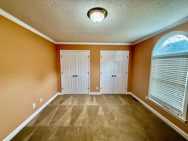 Building Photo - Three bedroom, 2 bath house in Gibsonville