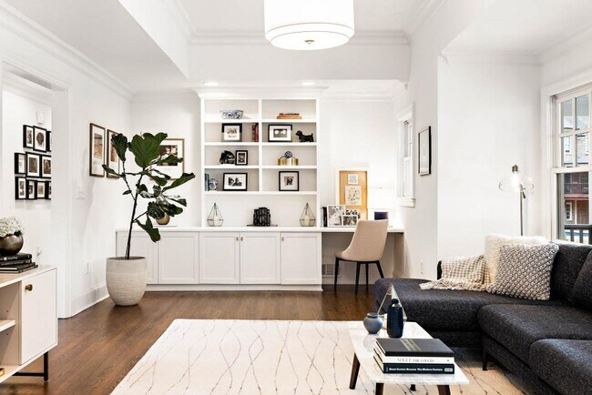 Building Photo - 1737 Barnesdale Way NE