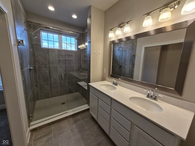 Building Photo - 14221 James Dean Dr