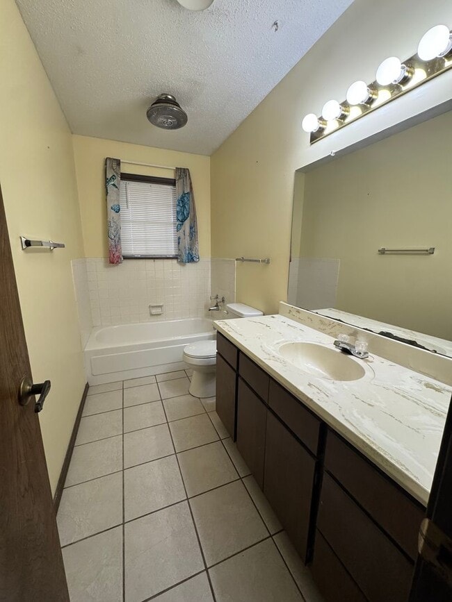 Building Photo - 4724 Skywood Dr