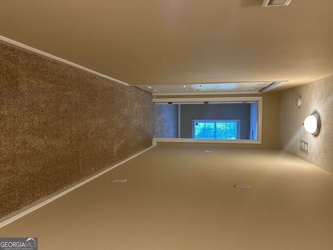Building Photo - 75 Sycamore Way