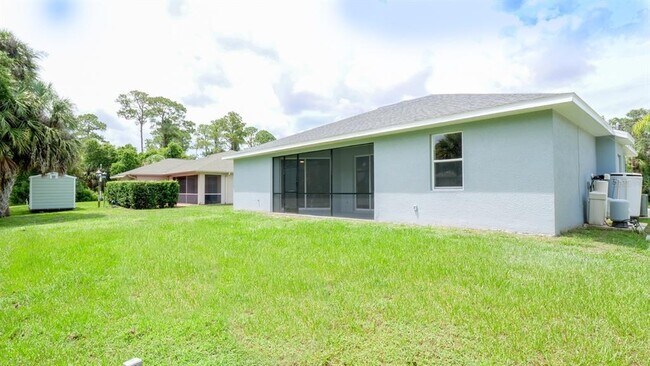 Building Photo - 1647 Squaw Ln