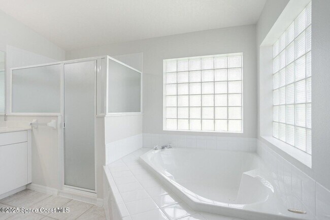 Building Photo - 621 Misty Creek Dr