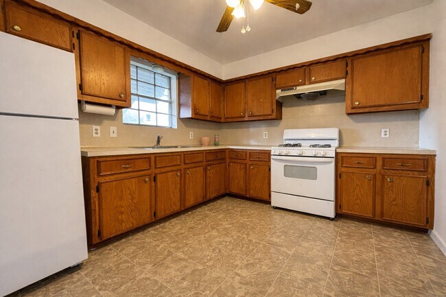 Building Photo - 508 Mahan Ave