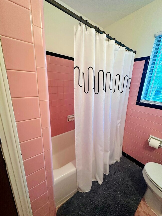 Building Photo - 27 Escalona Ave