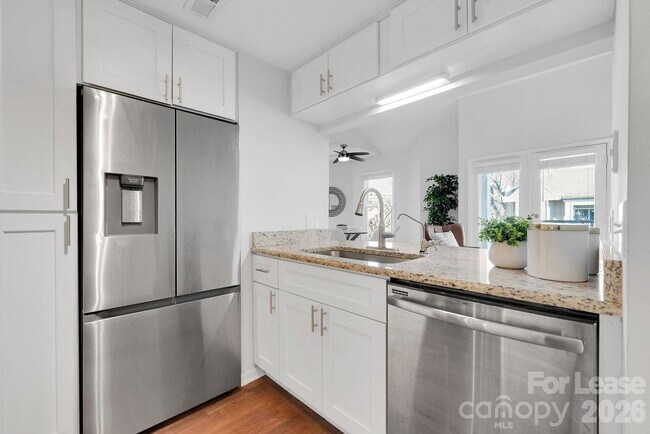 Building Photo - 300 S Cedar St