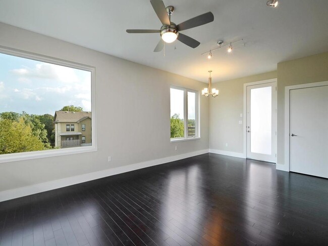 Building Photo - 2612 W 12th St