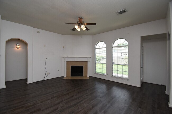 Building Photo - 128 Long Canyon Ln
