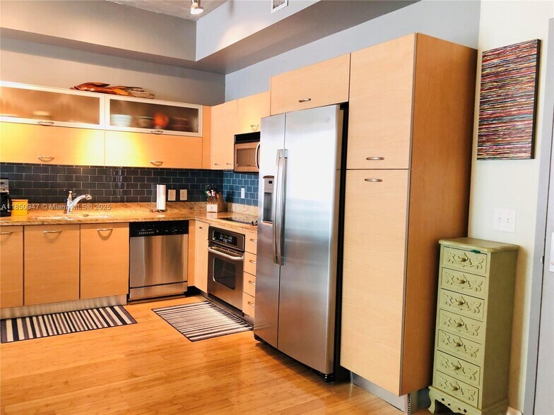 Primary Photo - 2275 Biscayne Blvd