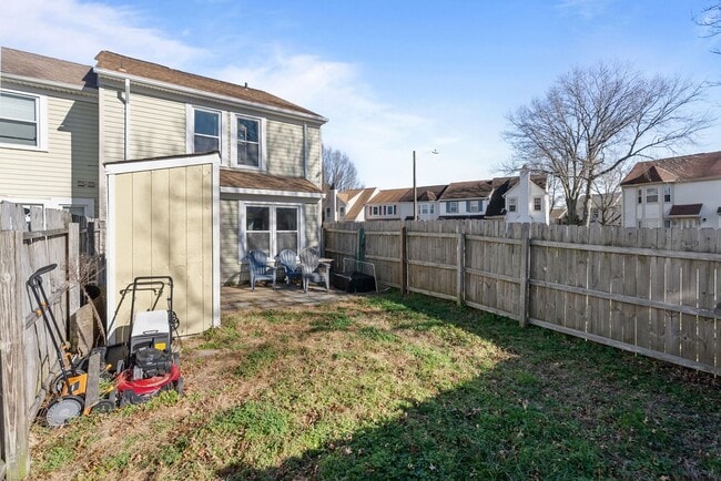 Building Photo - Beautiful Townhouse-Style Home in Virginia Beach!