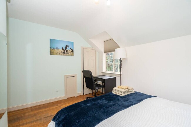 Building Photo - 809 Chetworth Pl