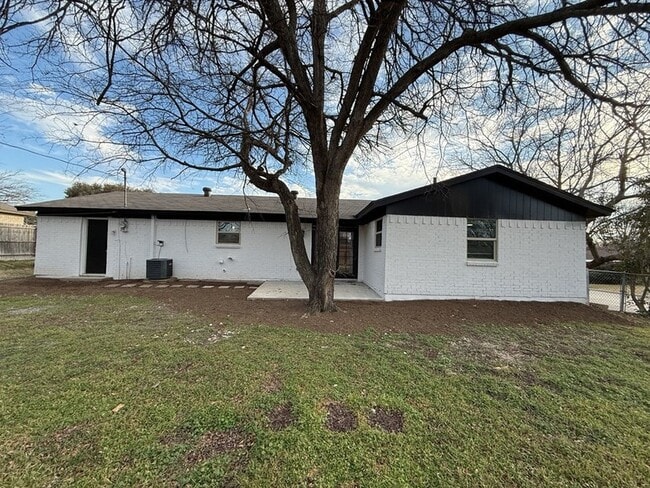 Building Photo - 6101 Melody Ln