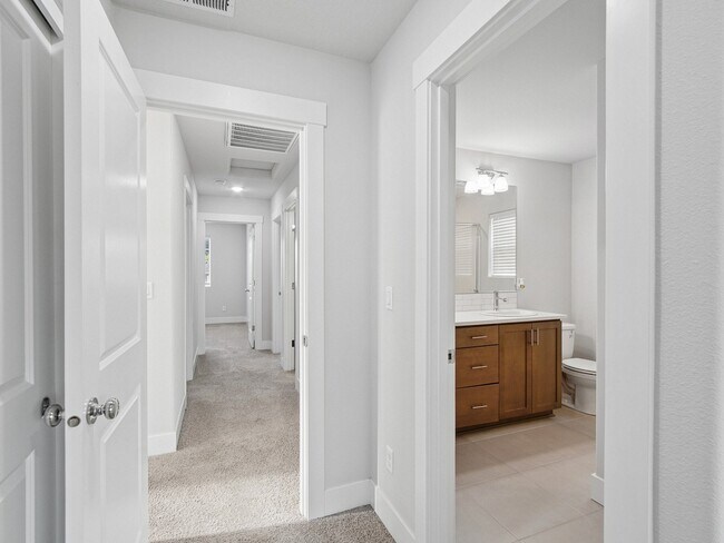 Building Photo - 15212 NW Cosmos St