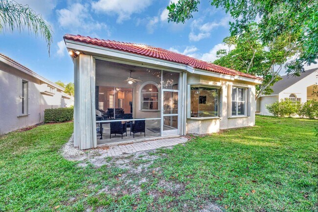 Building Photo - 615 SW St Thomas Cove