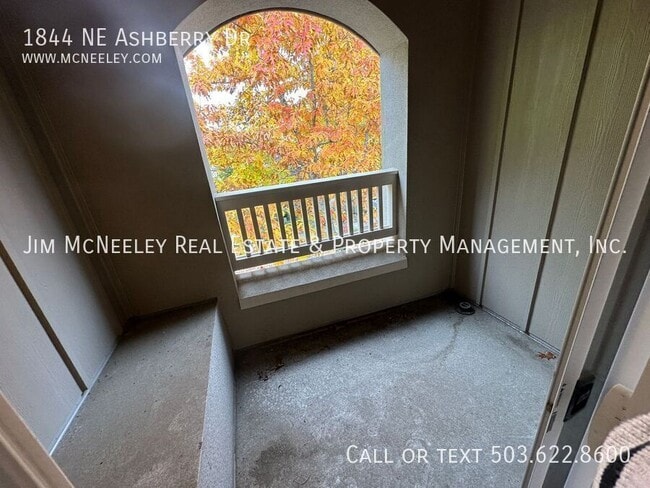 Building Photo - 1844 NE Ashberry Dr