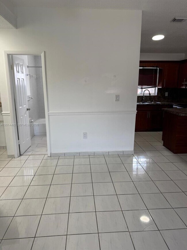 Building Photo - 2212 W 74th St