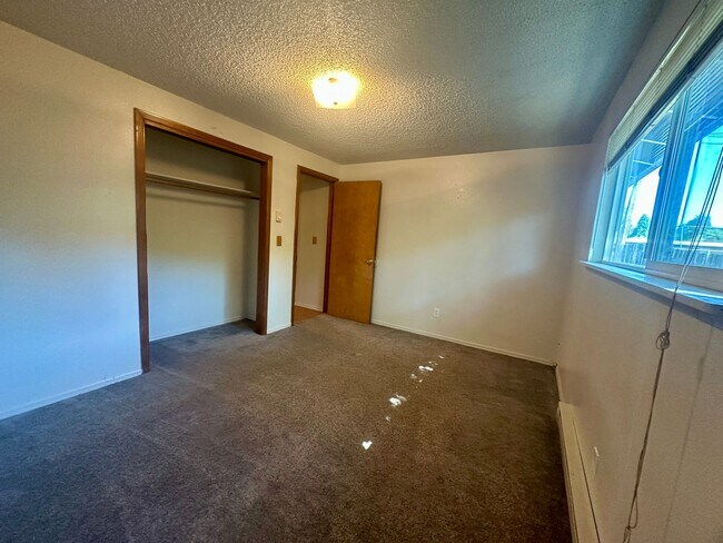 Building Photo - $200 discount for first month rent