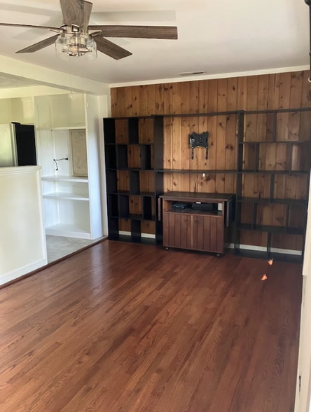 Building Photo - 4854 Rolling Rd