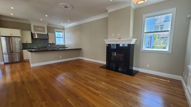 Building Photo - Updated top of the line Edwardian House in...