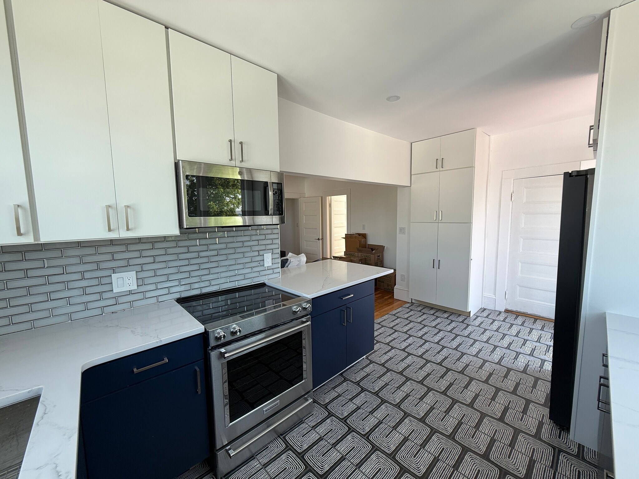 Building Photo - 96 Munroe St