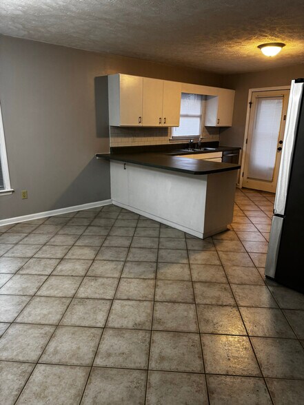 Building Photo - 366 Woodberry Cir