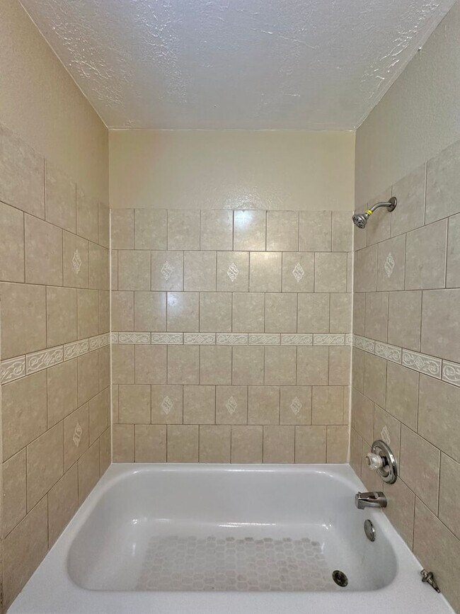 Building Photo - 4 Bedroom