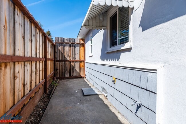 Building Photo - 513-517 Madison Ave