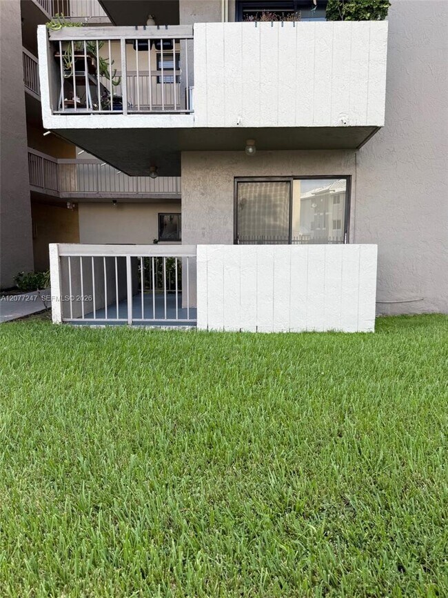 Building Photo - 1121 SW 122nd Ave