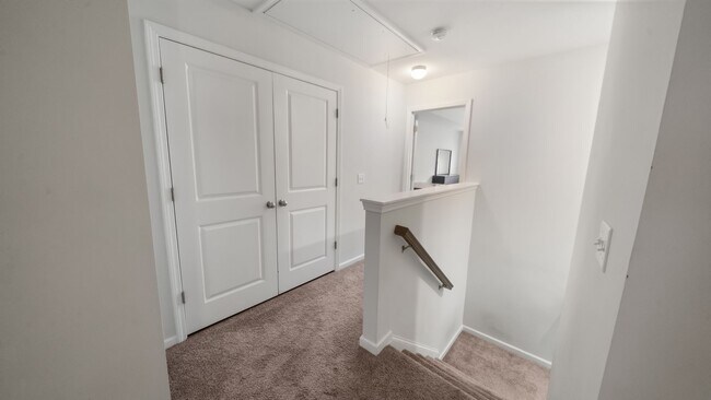 Building Photo - Stylish 3 Bedroom Townhome in The Commons – Richmond Hill Living at Its Finest