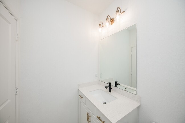 Building Photo - 42514 Summer Crst Rd