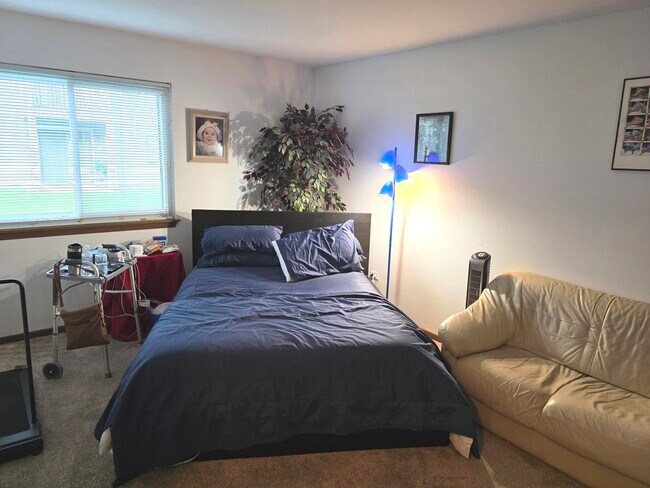 Building Photo - 951 Glouchester Cir