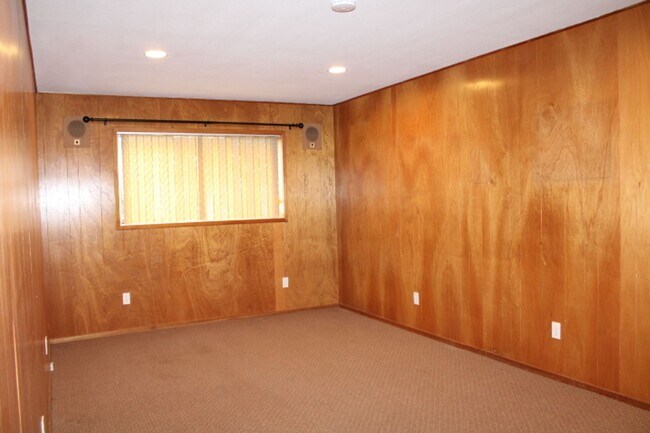 Building Photo - 6775 Kenilworth Ave
