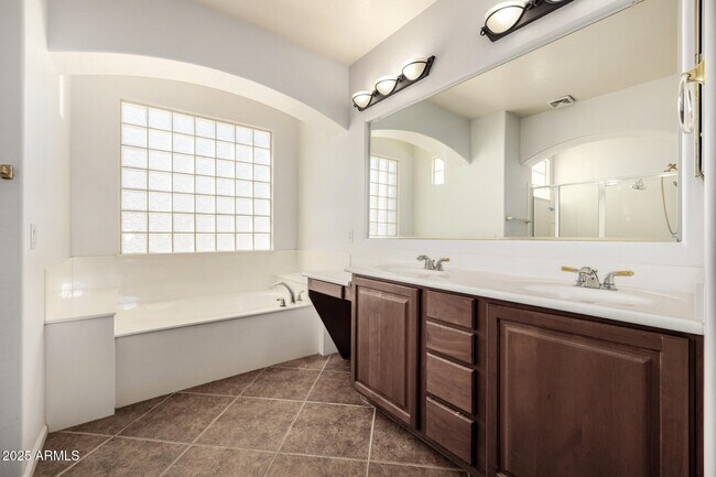 Building Photo - 3712 E Fruitvale Ave