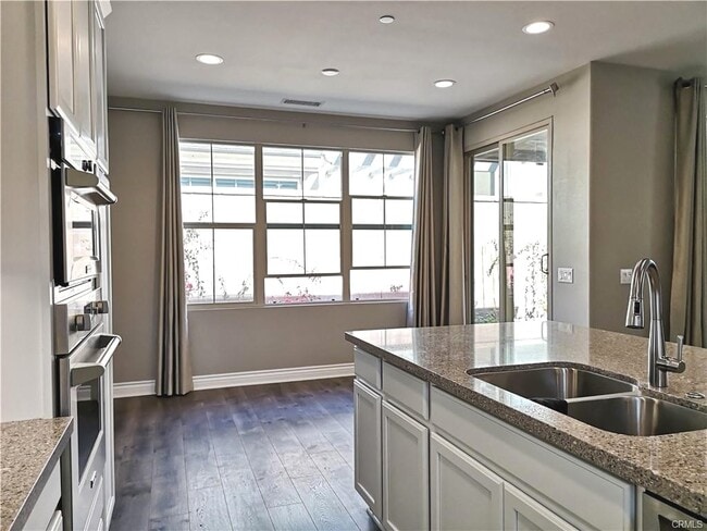 Building Photo - 206 Gaspar