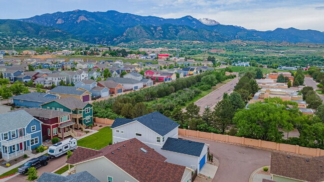 Building Photo - Beautiful mountain views from a Gold Hill Mesa corner lot with a hot tub!