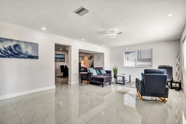 Building Photo - Single Family Home in Non HOA East Boca Raton