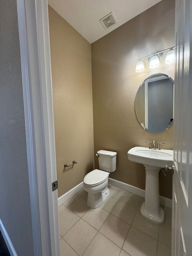 Building Photo - Beautiful Shadow Ridge Home in Spanish Spr...