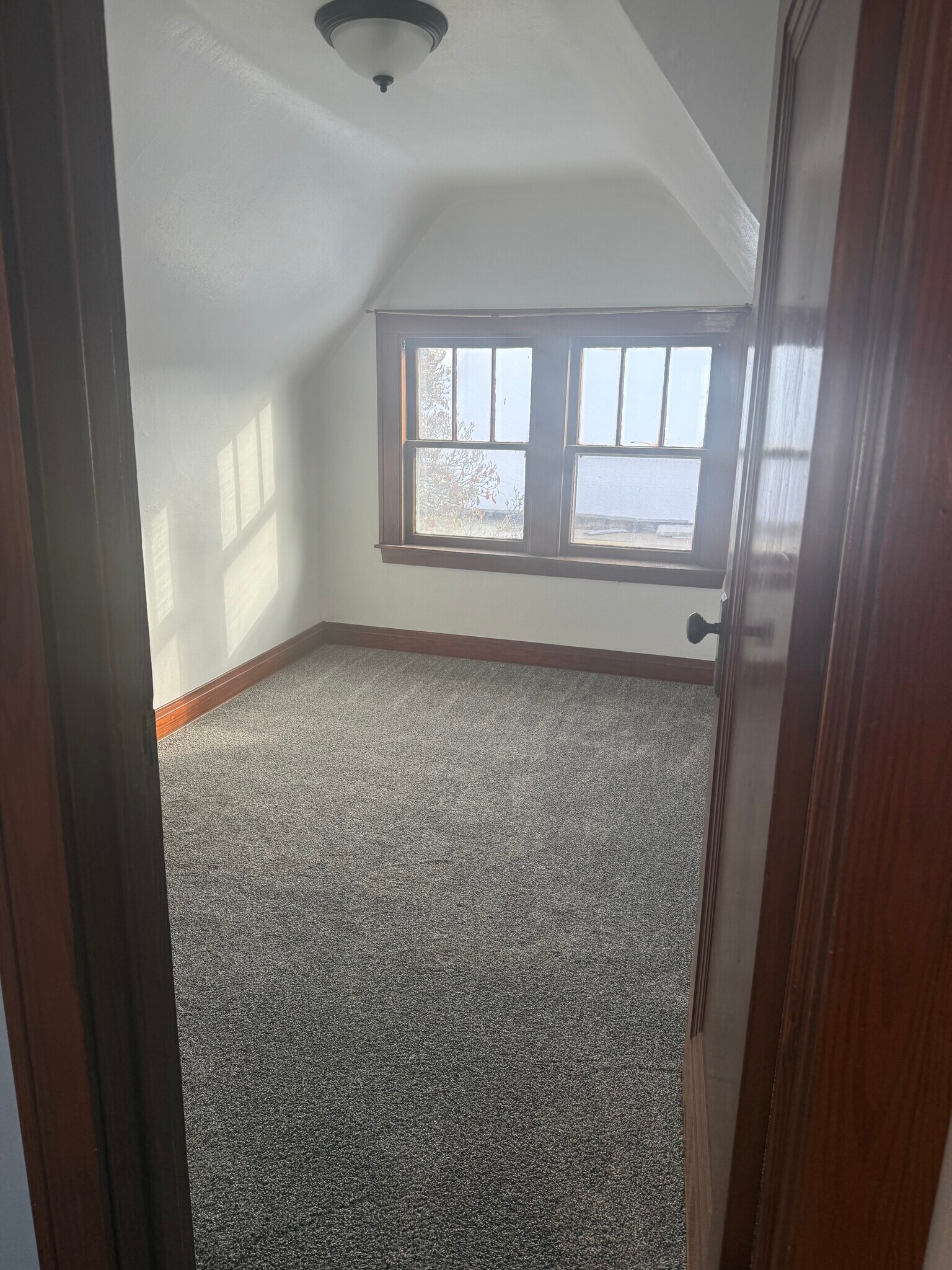 Building Photo - 216 S Ash St