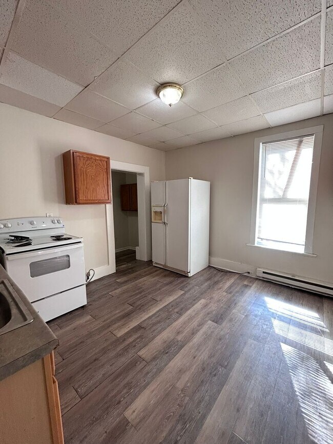 Building Photo - 9 E Lee St