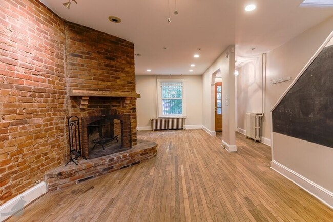 Building Photo - 337 14th St NE